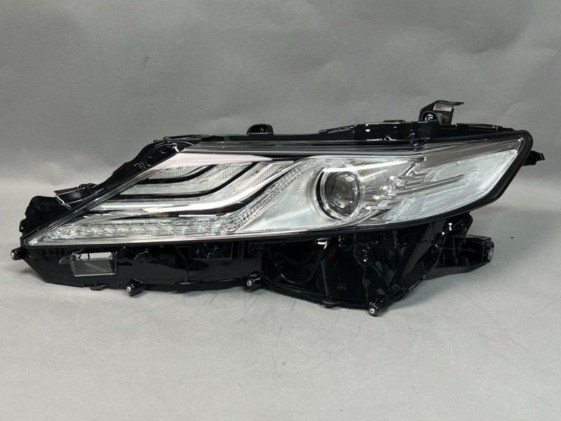Фара Toyota Camry (V70) левая