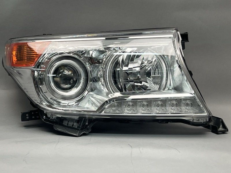 Фара Toyota Land Cruiser (200) правая