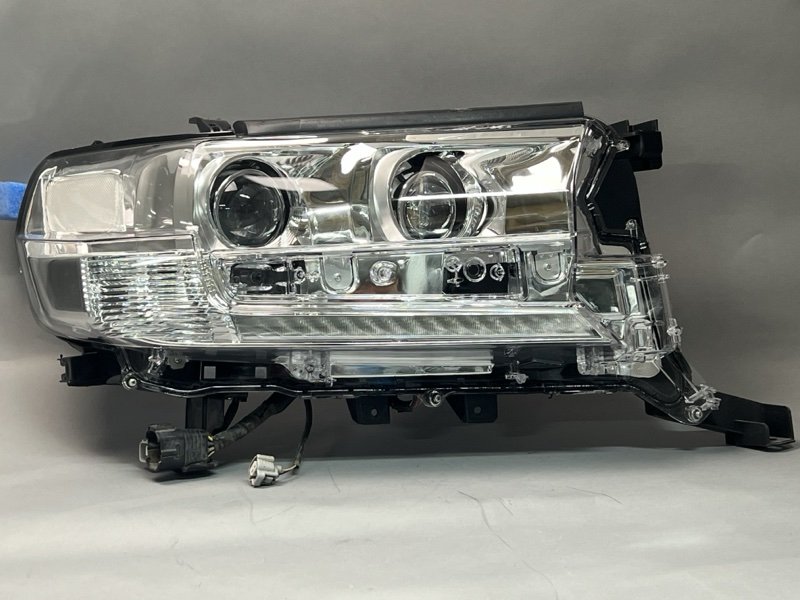 Фара Toyota Land Cruiser (LC200) правая