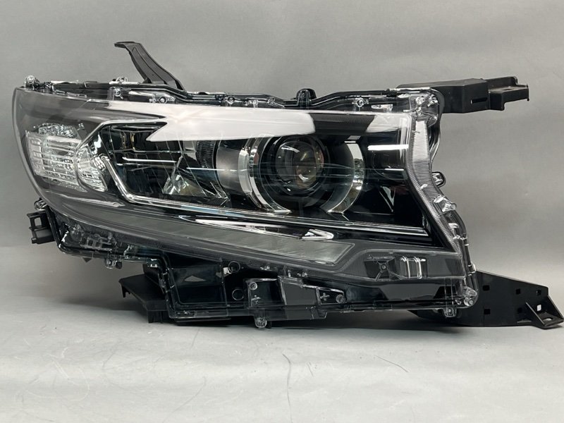 Фара Toyota Land Cruiser Prado (150) правая