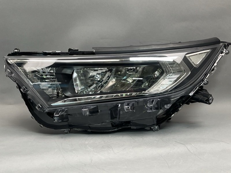 Фара Toyota RAV4 (XA50) левая