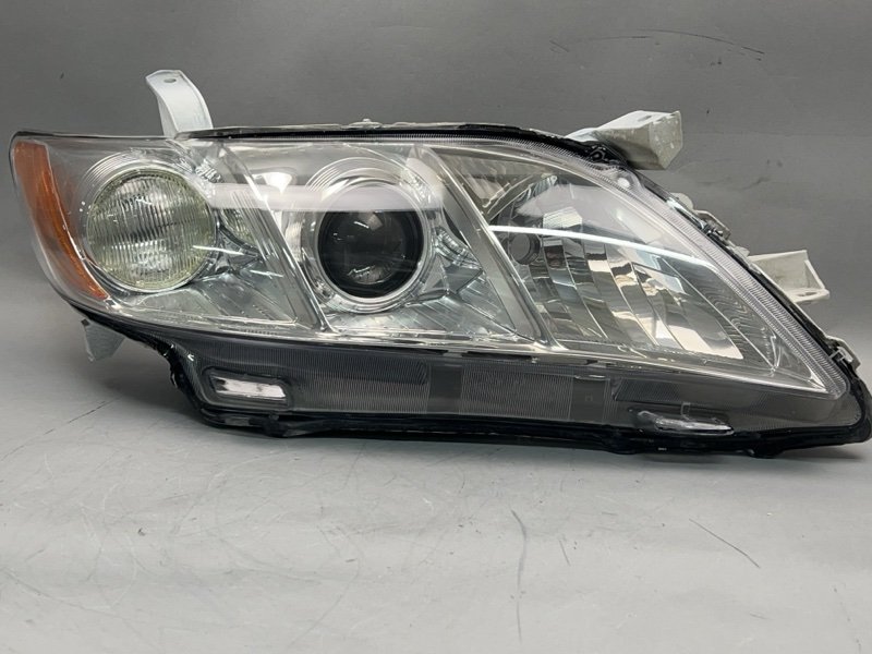 Фара Toyota Camry (V40) правая