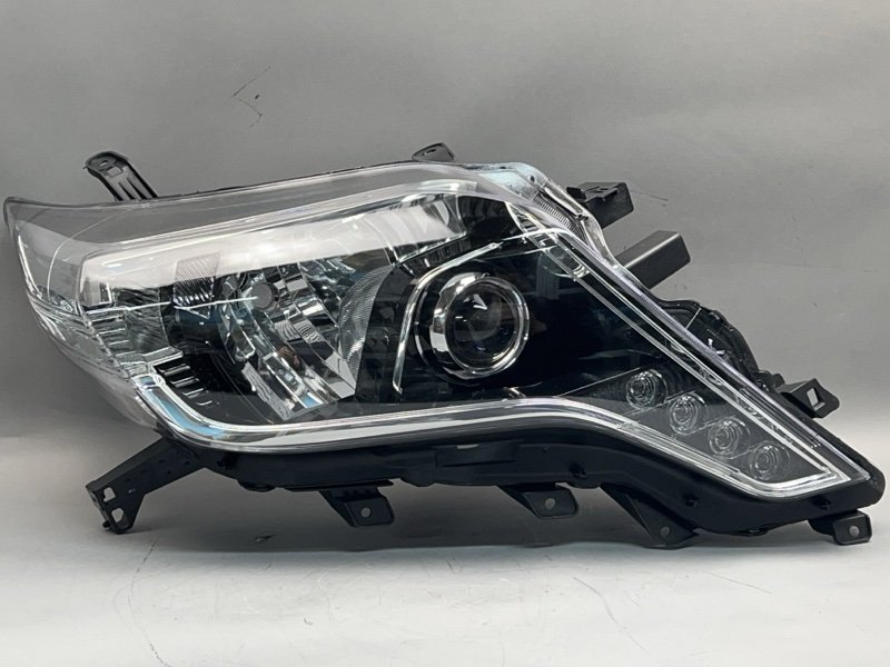Фара Toyota Land Cruiser Prado (150) правая
