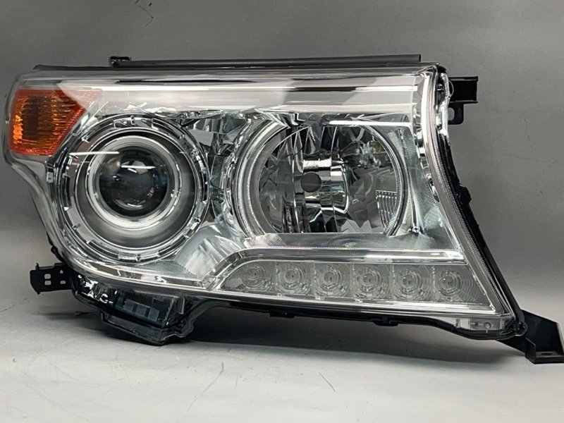 Фара Toyota Land Cruiser (200) правая