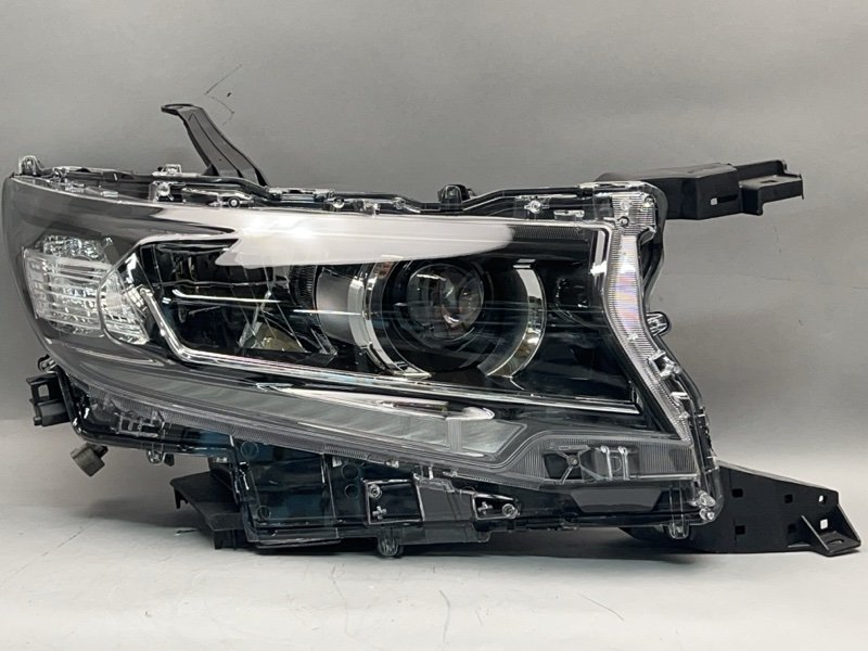 Фара Toyota Land Cruiser Prado (150) правая
