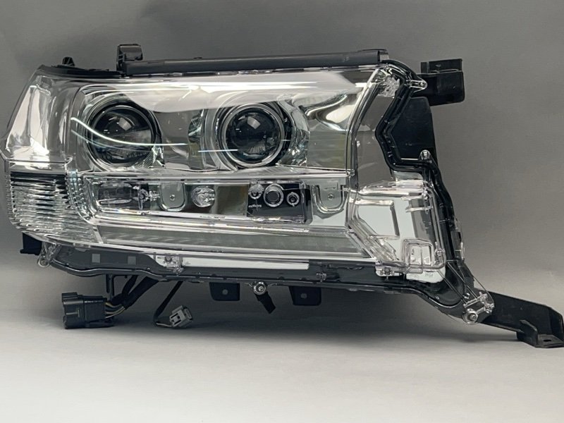 Фара Toyota Land Cruiser (200) правая