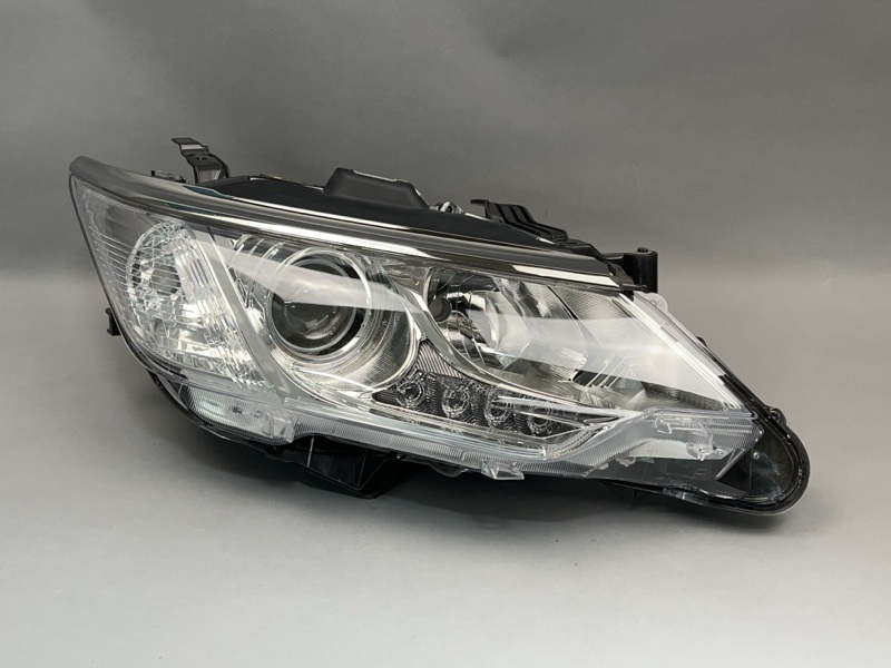 Фара Toyota Camry (V55) правая