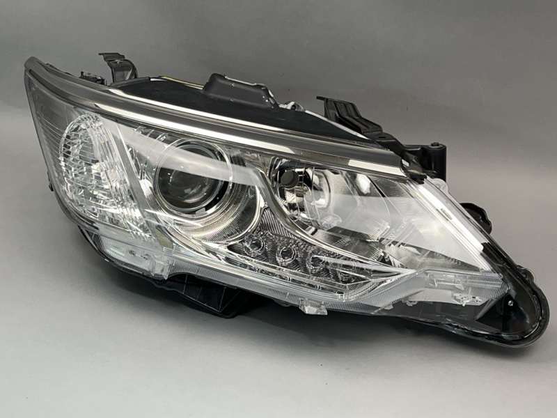 Фара Toyota Camry (V55) правая