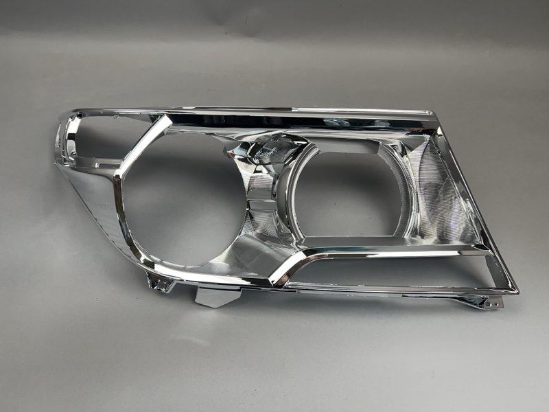 Маска фары хромированная Toyota Land Cruiser (200) правая