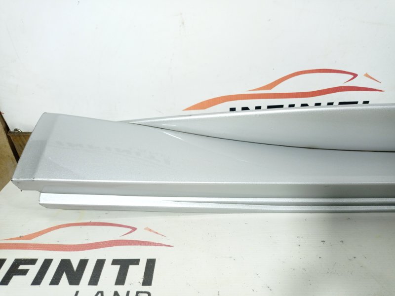 Порог пластиковый левый Q30 QX30 H15 Порог пластиковый левый Q30 QX30 H15