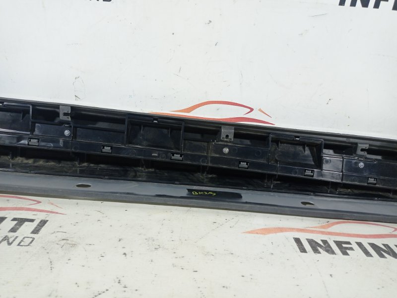 Порог пластиковый левый Q30 QX30 H15 Порог пластиковый левый Q30 QX30 H15