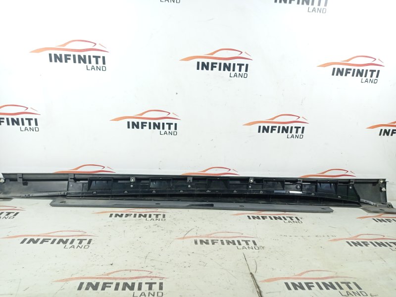 Порог пластиковый правый Q30 QX30 H15 Порог пластиковый правый Q30 QX30 H15