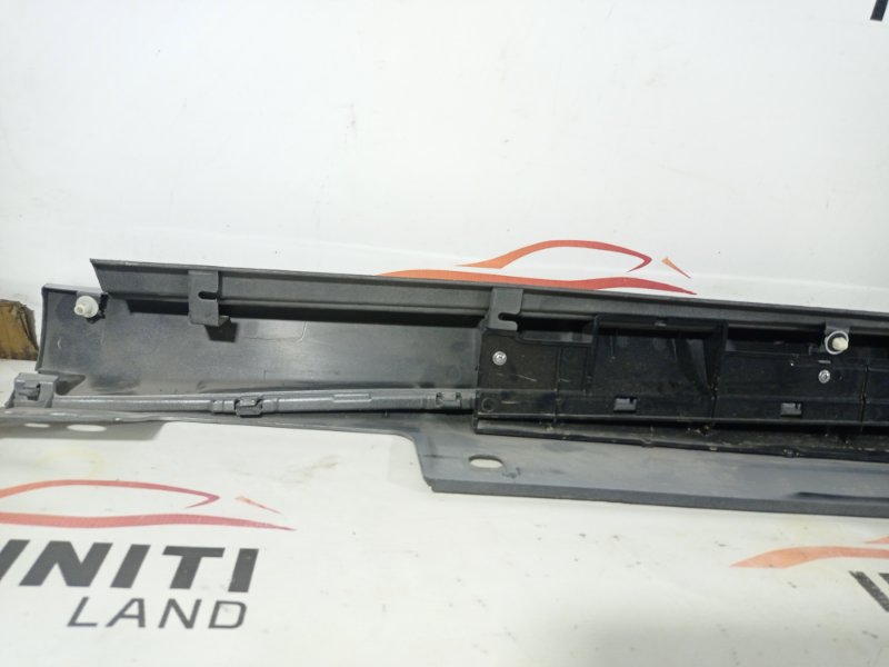 Порог пластиковый правый Q30 QX30 H15 Порог пластиковый правый Q30 QX30 H15