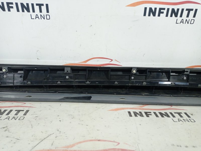 Порог пластиковый правый Q30 QX30 H15 Порог пластиковый правый Q30 QX30 H15