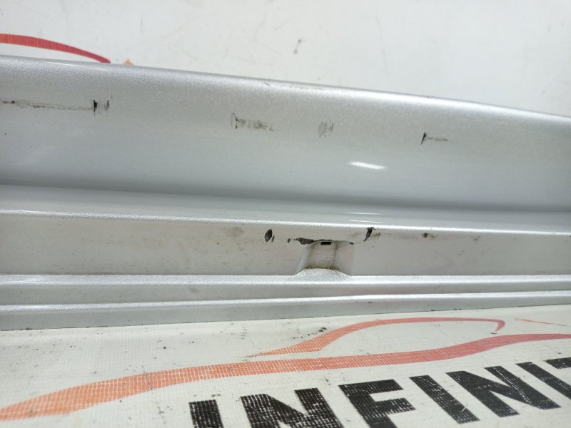 Порог пластиковый правый Q30 QX30 H15 Порог пластиковый правый Q30 QX30 H15