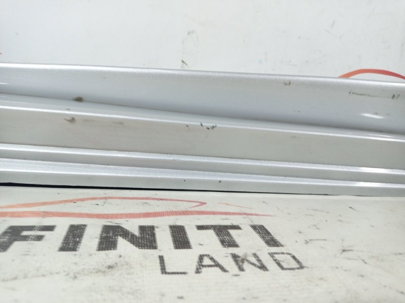 Порог пластиковый правый Q30 QX30 H15 Порог пластиковый правый Q30 QX30 H15