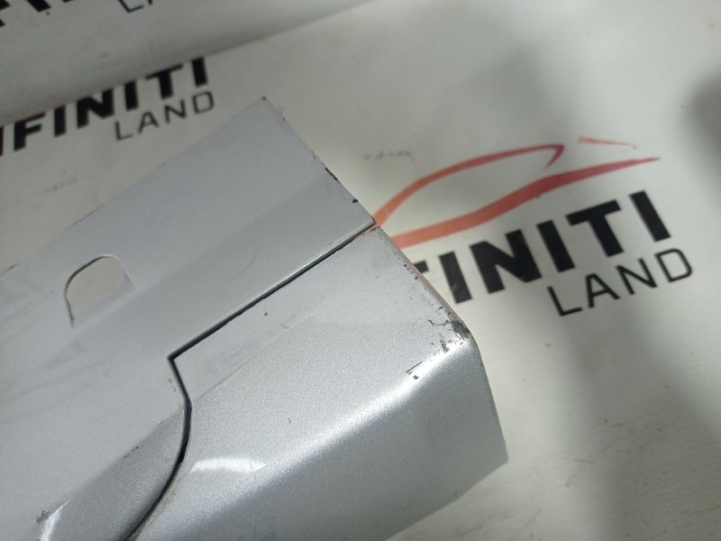 Порог пластиковый правый Q30 QX30 H15 Порог пластиковый правый Q30 QX30 H15