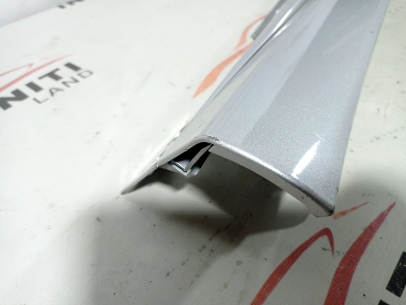 Порог пластиковый правый Q30 QX30 H15 Порог пластиковый правый Q30 QX30 H15