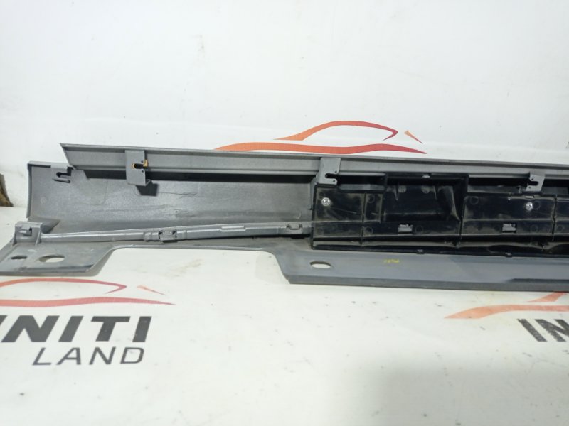 Порог пластиковый правый Q30 QX30 H15 Порог пластиковый правый Q30 QX30 H15