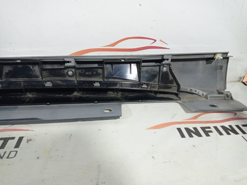 Порог пластиковый правый Q30 QX30 H15 Порог пластиковый правый Q30 QX30 H15