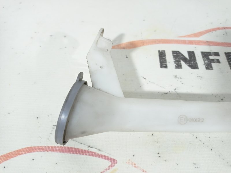 Горловина бачка омывателя JUKE F15 Горловина бачка омывателя JUKE F15