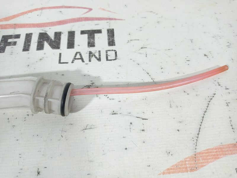 Горловина бачка омывателя Nissan JUKE F15 Горловина бачка омывателя Nissan JUKE F15