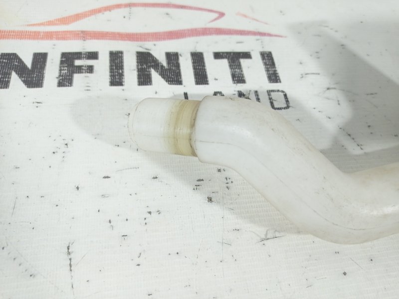 Горловина бачка омывателя Navara D22S Горловина бачка омывателя Navara D22S