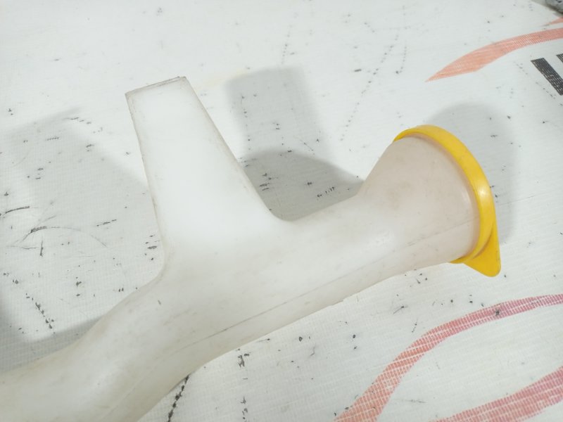 Горловина бачка омывателя Nissan Navara D22S Горловина бачка омывателя Nissan Navara D22S