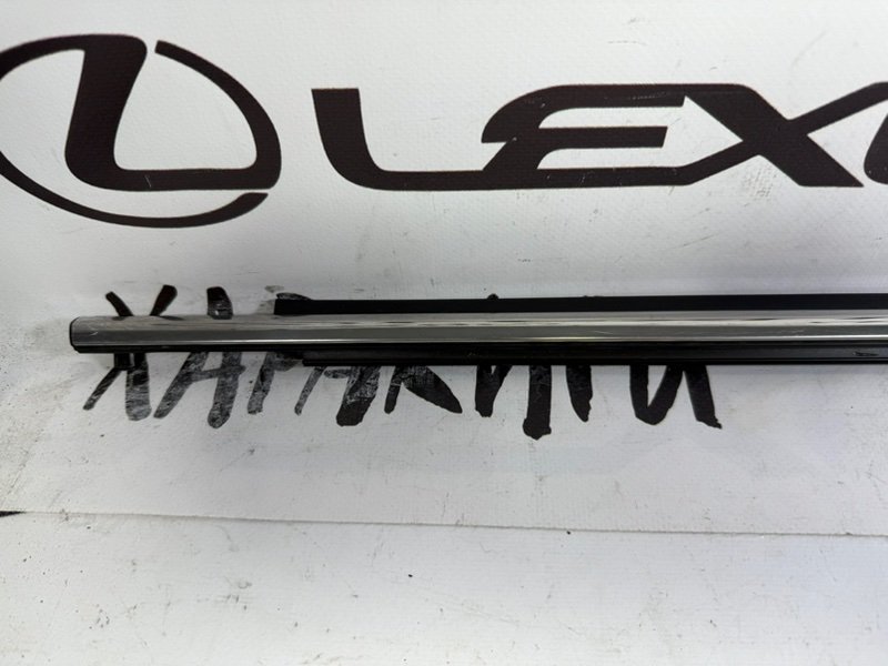 Молдинг двери передний правый RAV4 2017 40