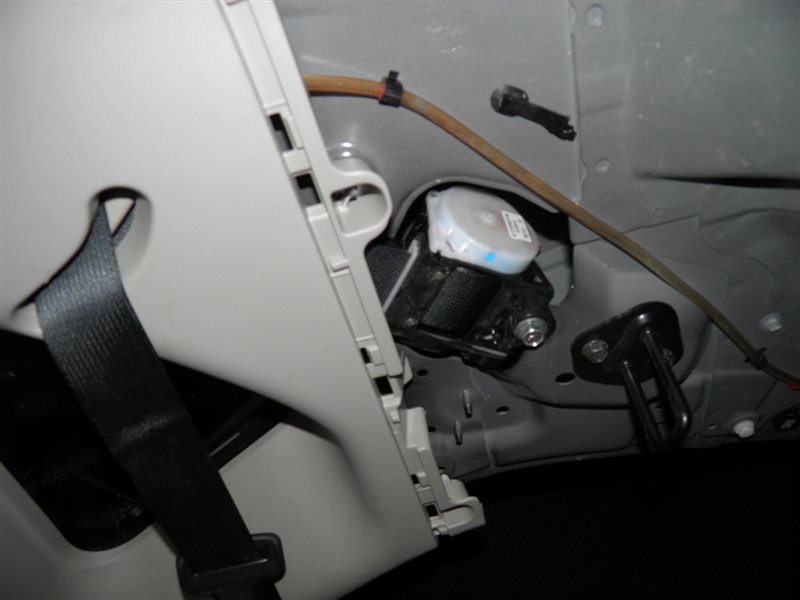 Ремень безопасности Nissan Note E12 HR12DDR 2013 задний правый