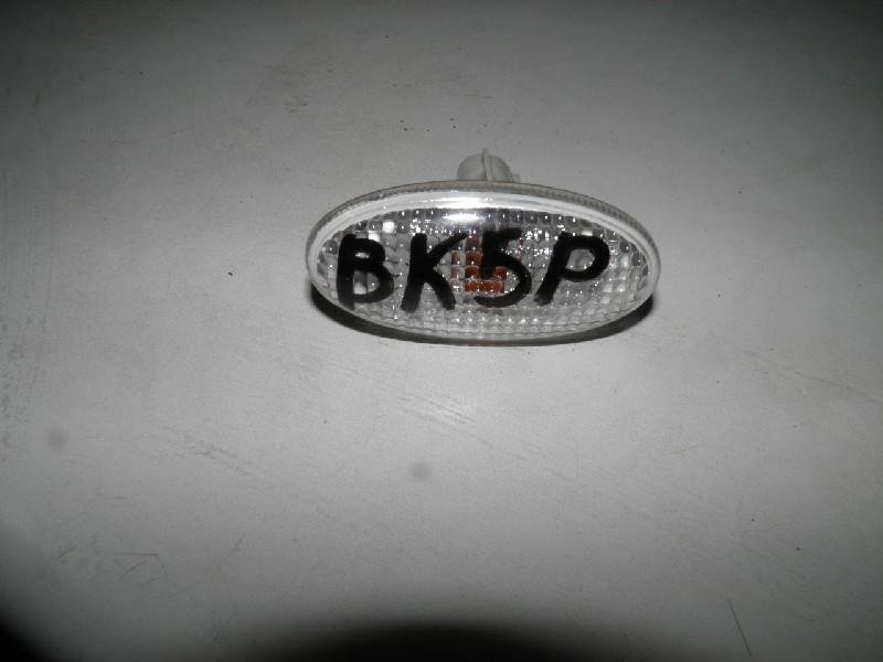 Повторитель в крыло Mazda Axela BK5P