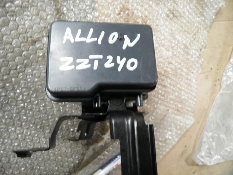 Блок управления abs Toyota Allion ZZT240
