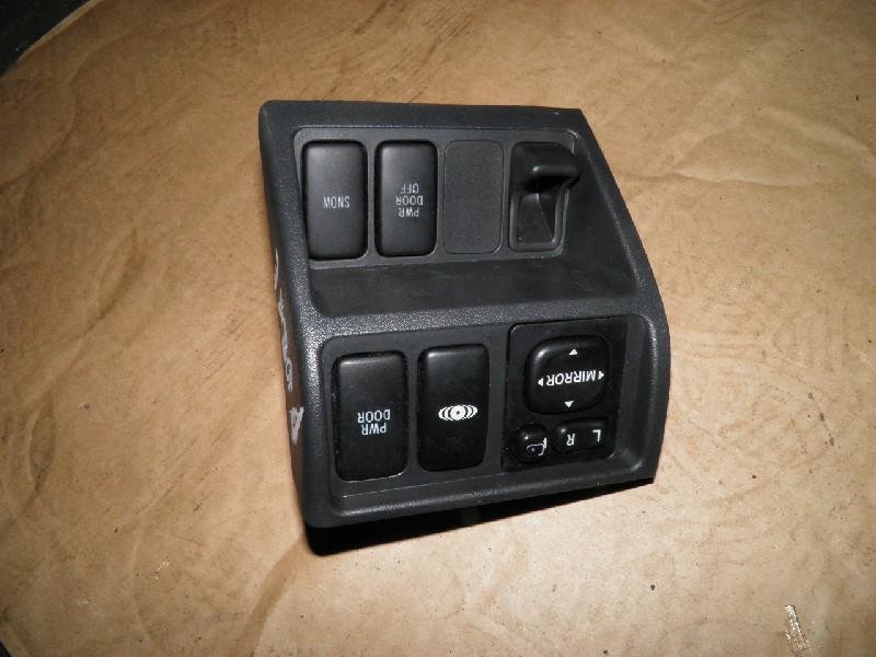 Кнопка Toyota Porte NNP11 1NZ 2005