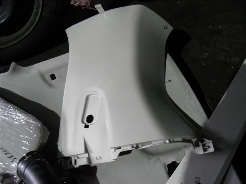 Обшивка багажника Nissan Serena NC26 MR20 2012 задняя левая