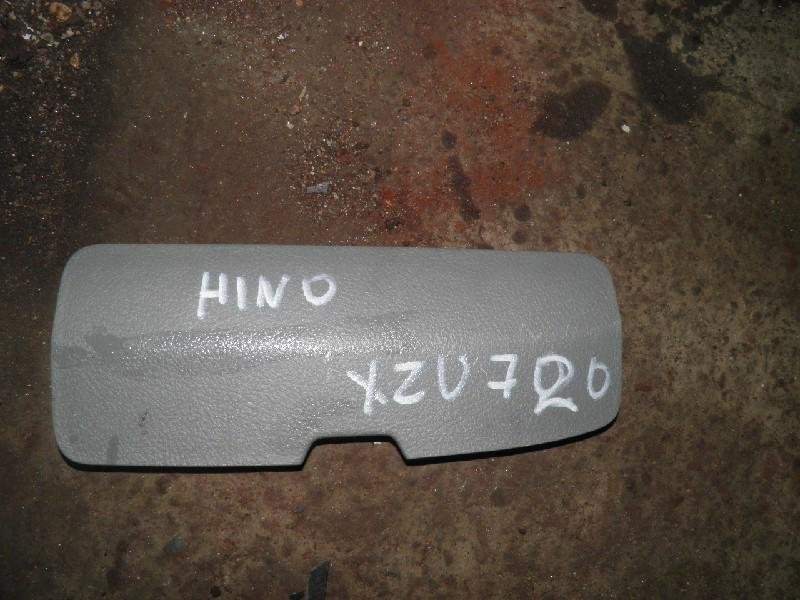 Пластик салона Hino Dutro XZU720 2012