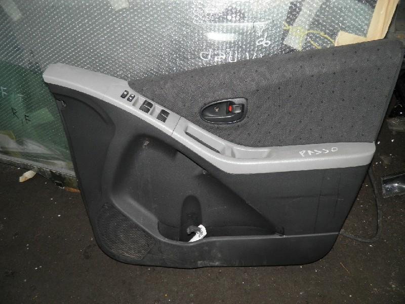 Обшивка дверей Toyota Passo передняя правая