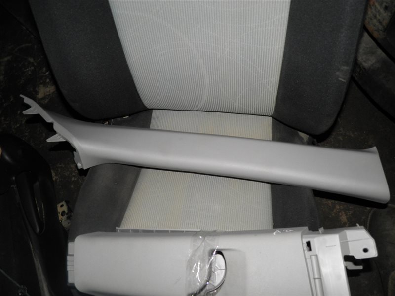 Накладка на стойку кузова Toyota Aqua NHP10-2063585 1NZ 2012 передняя правая