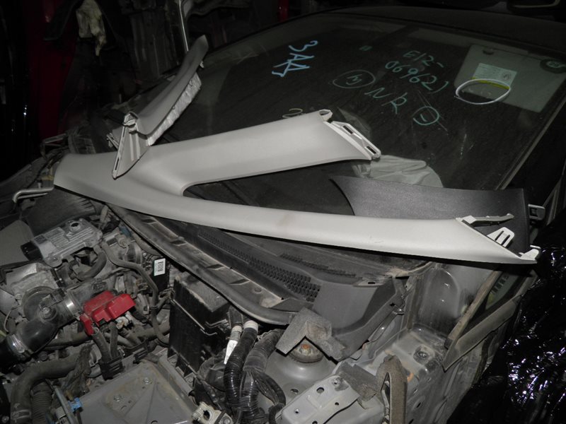 Накладка на стойку кузова Nissan Serena FC26-014392 MR20 2011/3 передняя