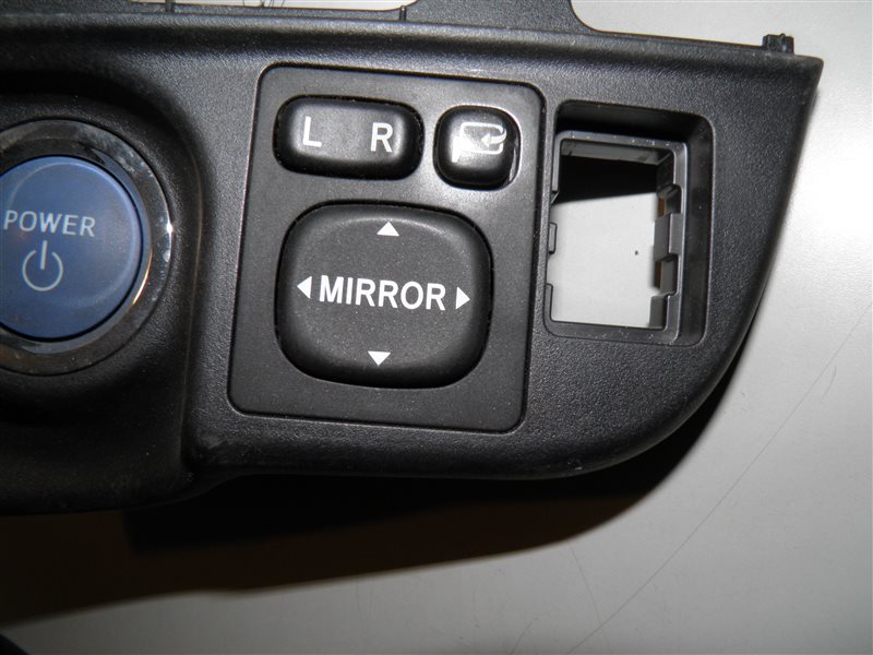 Блок управления зеркалами Toyota Aqua NHP10-2063585 1NZ 2012