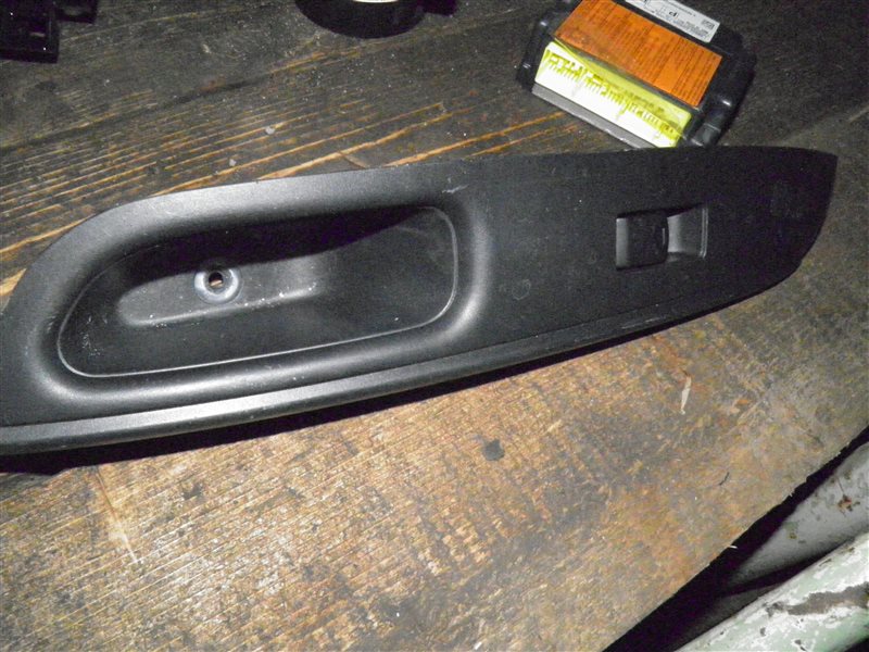 Кнопка стеклоподъемника Nissan Note HE12 HR12-EM57 2018 передняя левая