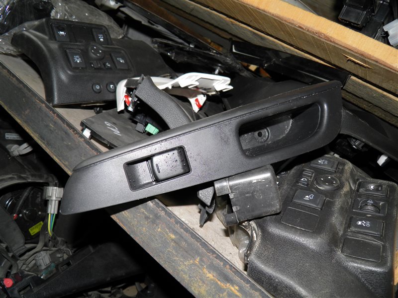 Кнопка стеклоподъемника Nissan Note E12 HR12DDR 2013 задняя левая