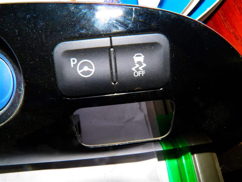 Кнопка Toyota Prius ZVW51 2ZRFXE