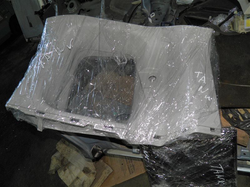 Обшивка багажника верхняя Toyota Tank M900 1KR-FE 2019 задняя