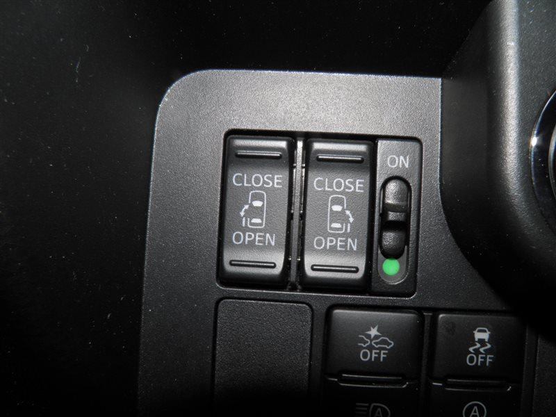Кнопка открывания дверей Toyota Tank M900 1KR-FE 2019