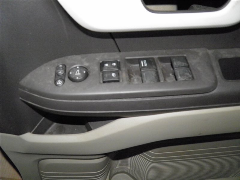 Кнопка стеклоподъемника Honda N Box JF3 SO7B 2018 передняя правая