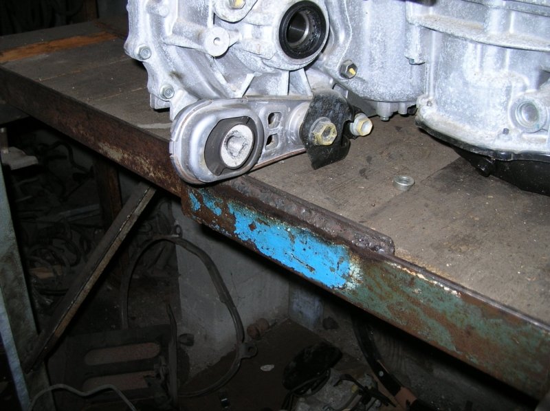 Подушка акпп Nissan Note E13 Подушка акпп Nissan Note E13