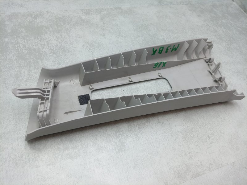 Обшивка центральной стойки правая Mazda3 2008 BK Z6