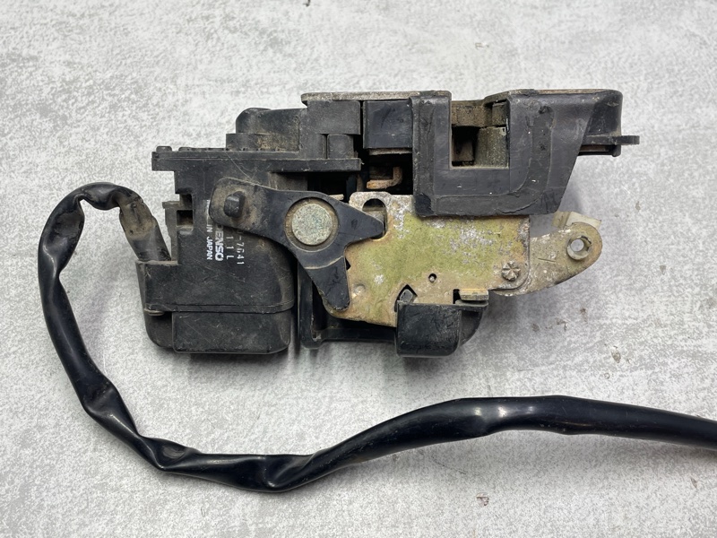 Замок двери задний левый 626 1996 GE FP