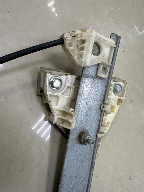 Стеклоподъемник передний правый Mazda3 2008 BK Z6