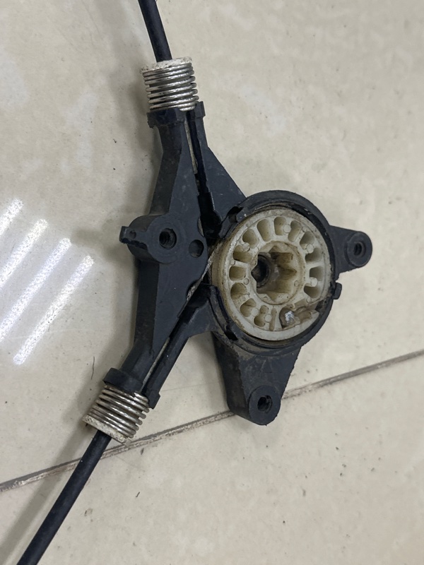 Стеклоподъемник передний правый Mazda3 2008 BK Z6